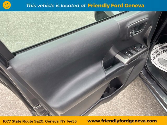 Used 2022 Toyota Tacoma TRD Sport AWD/4WD image 31