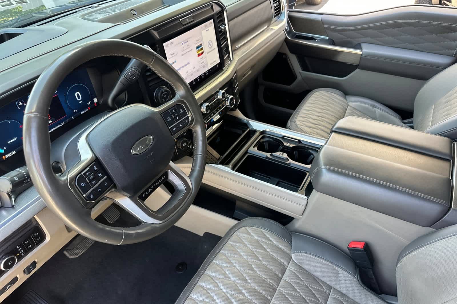 Certified 2025 Ford F250 Platinum w/ Platinum Plus Package AWD/4WD image 12