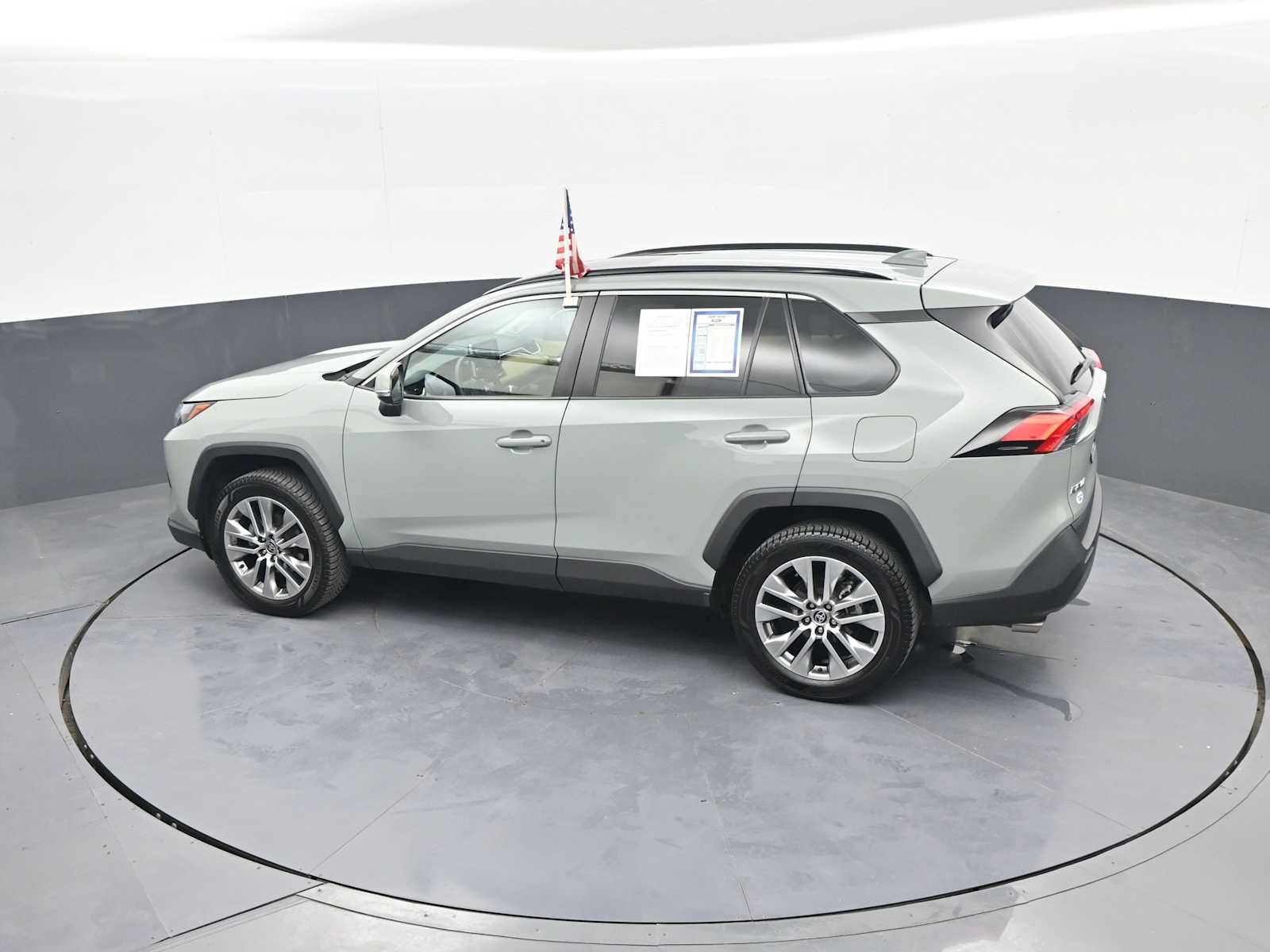 Used 2022 Toyota RAV4 XLE Premium AWD/4WD image 31