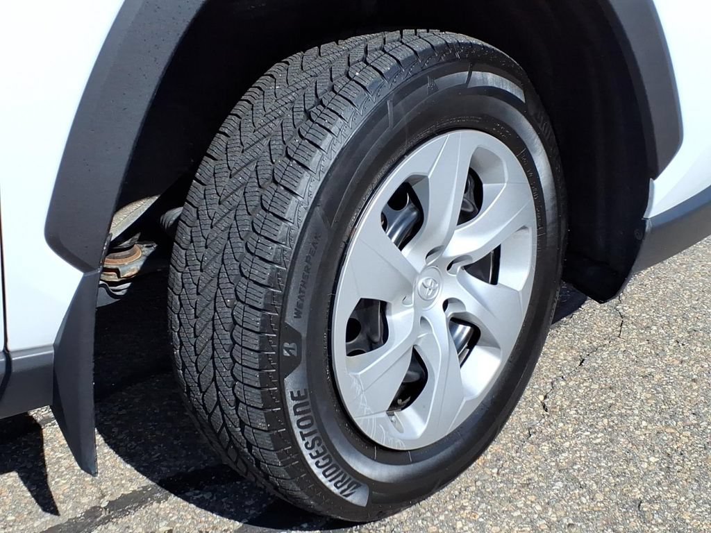 Used 2023 Toyota RAV4 LE AWD/4WD image 9