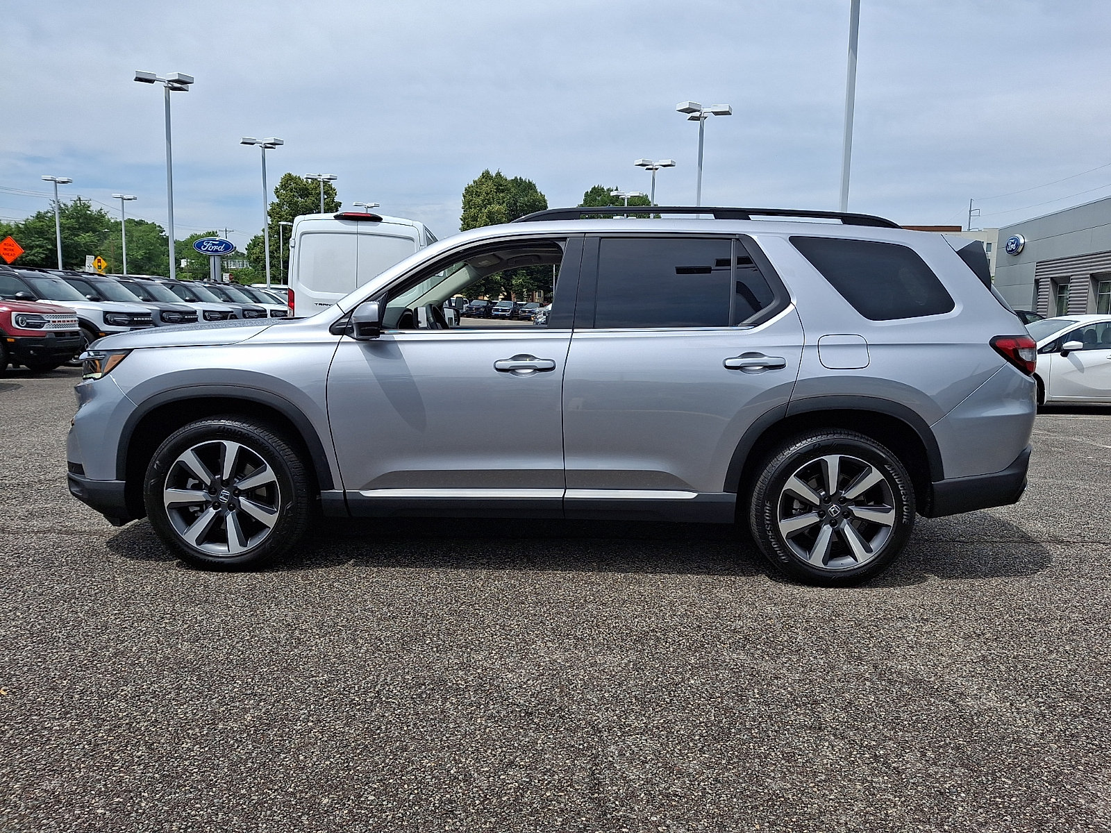 Used 2025 Honda Pilot Touring image 6
