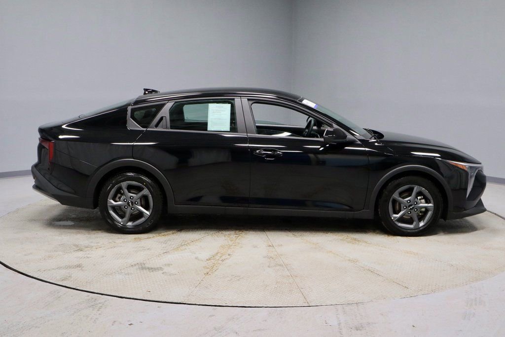 Used 2025 Kia K4 LXS image 6