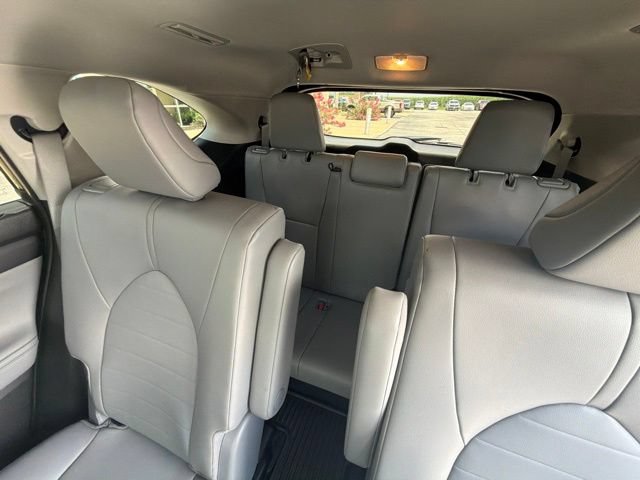Used 2024 Toyota Highlander XLE AWD/4WD image 17