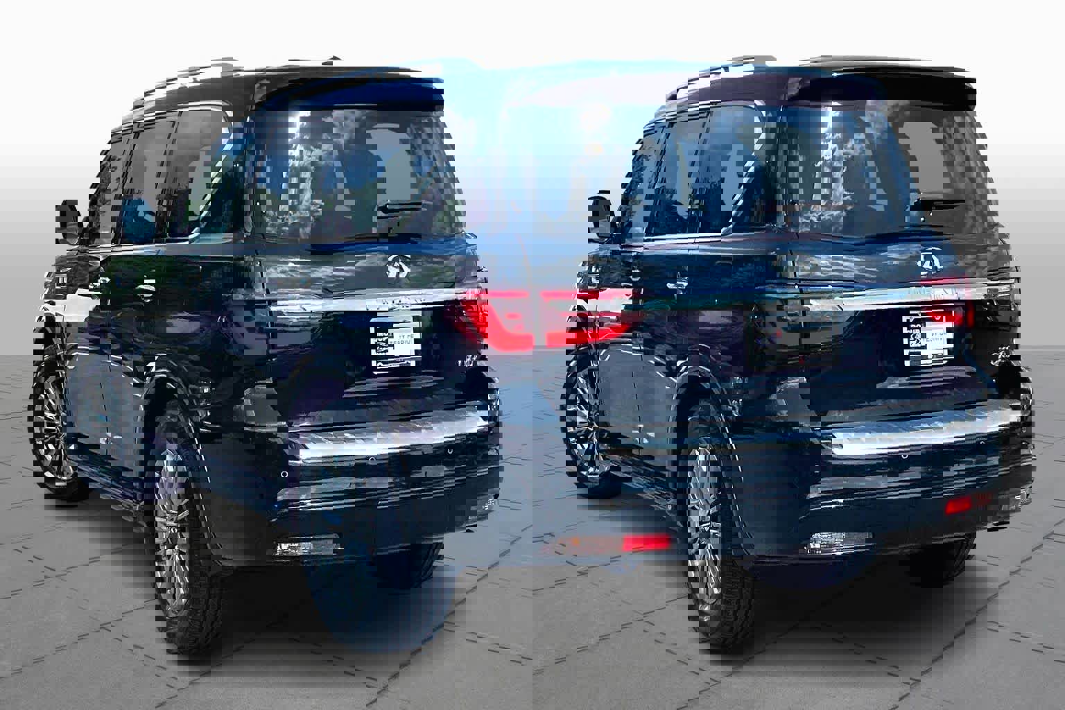 Used 2023 INFINITI QX80 Luxe w/ Cargo Package video 2