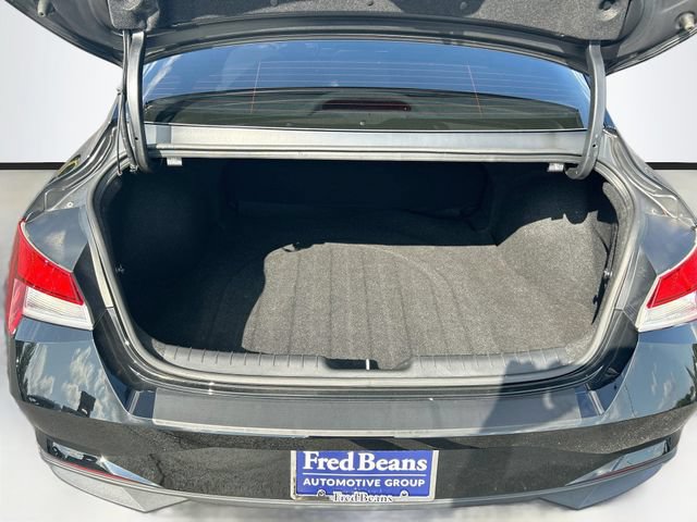 Used 2022 Hyundai Elantra SEL FWD image 31