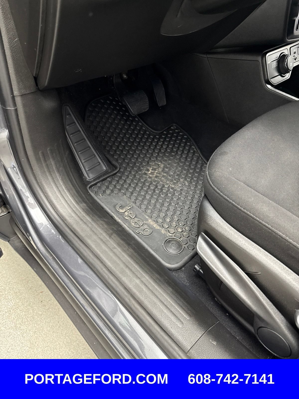 Used 2023 Jeep Renegade Latitude AWD/4WD image 14