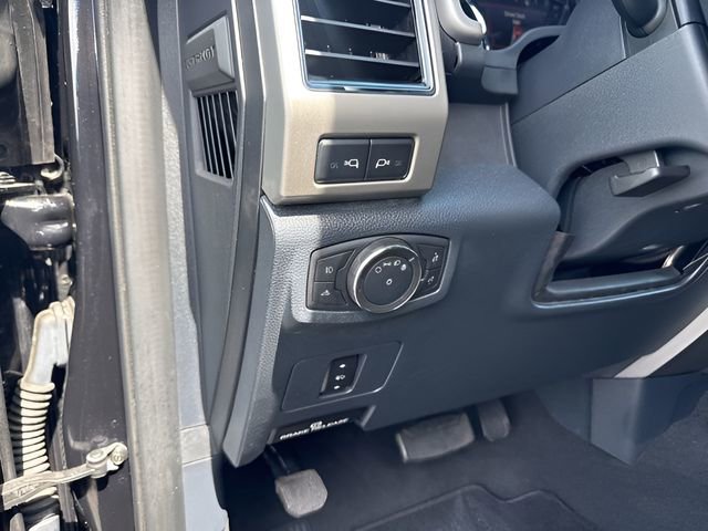 Certified 2022 Ford F250 Lariat w/ Black Appearance Package image 18