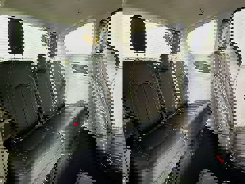Used 2024 Chrysler Pacifica Touring-L image 31