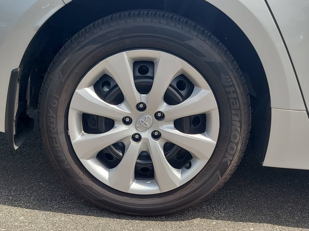 Used 2025 Toyota Corolla LE FWD image 6