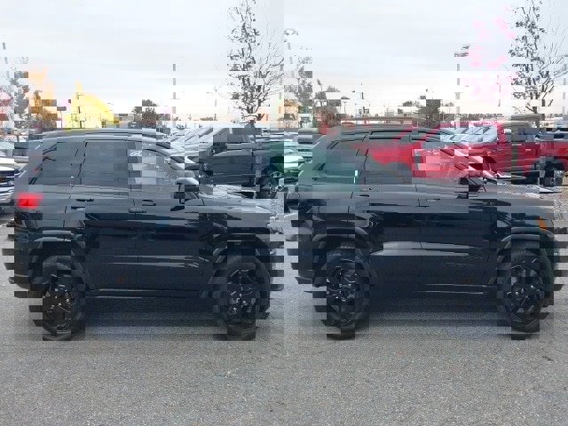 Used 2019 Jeep Grand Cherokee Laredo image 6