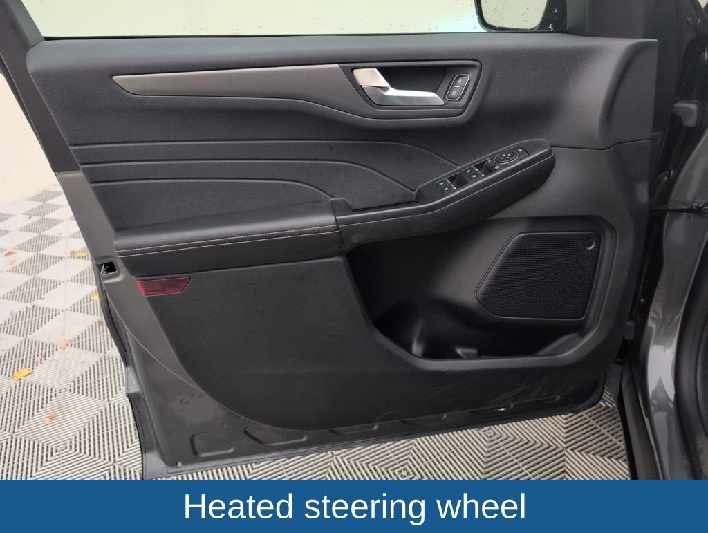 Certified 2025 Ford Escape SE image 34