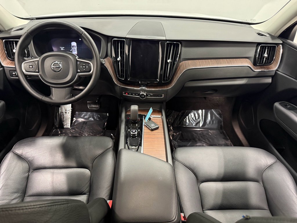 Used 2022 Volvo XC60 B5 Momentum image 29