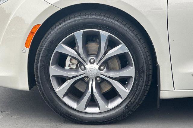 Used 2017 Chrysler Pacifica Limited image 35