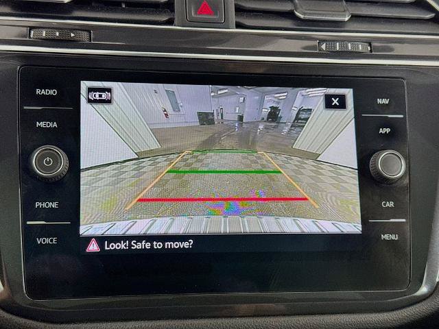 Used 2022 Volkswagen Tiguan SEL R-Line AWD/4WD image 17