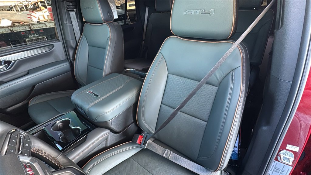 Used 2025 GMC Yukon AT4 w/ AT4 Premium Package image 24