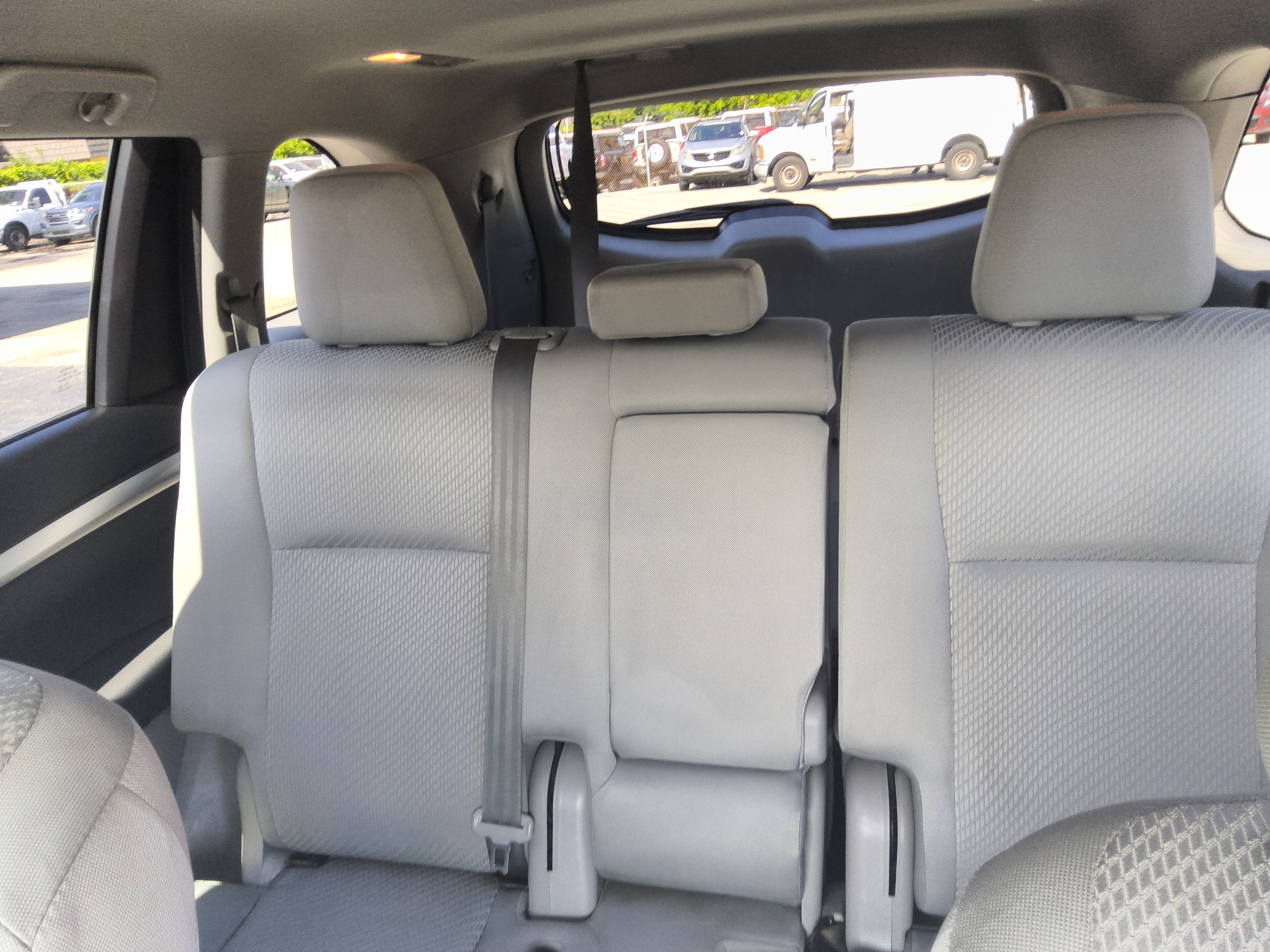 Used 2018 Toyota Highlander LE FWD image 19