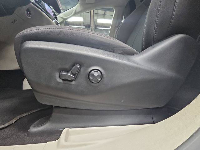 Used 2023 Chrysler Voyager LX FWD image 29