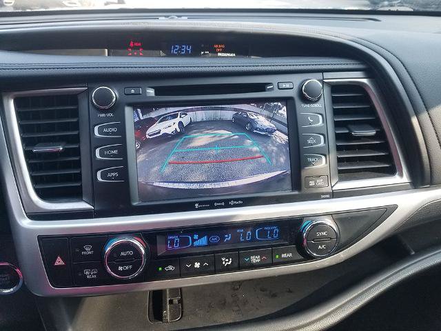 Used 2019 Toyota Highlander SE AWD/4WD image 9