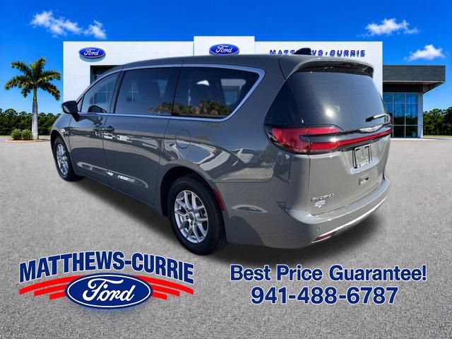 Used 2025 Chrysler Pacifica Select FWD image 6