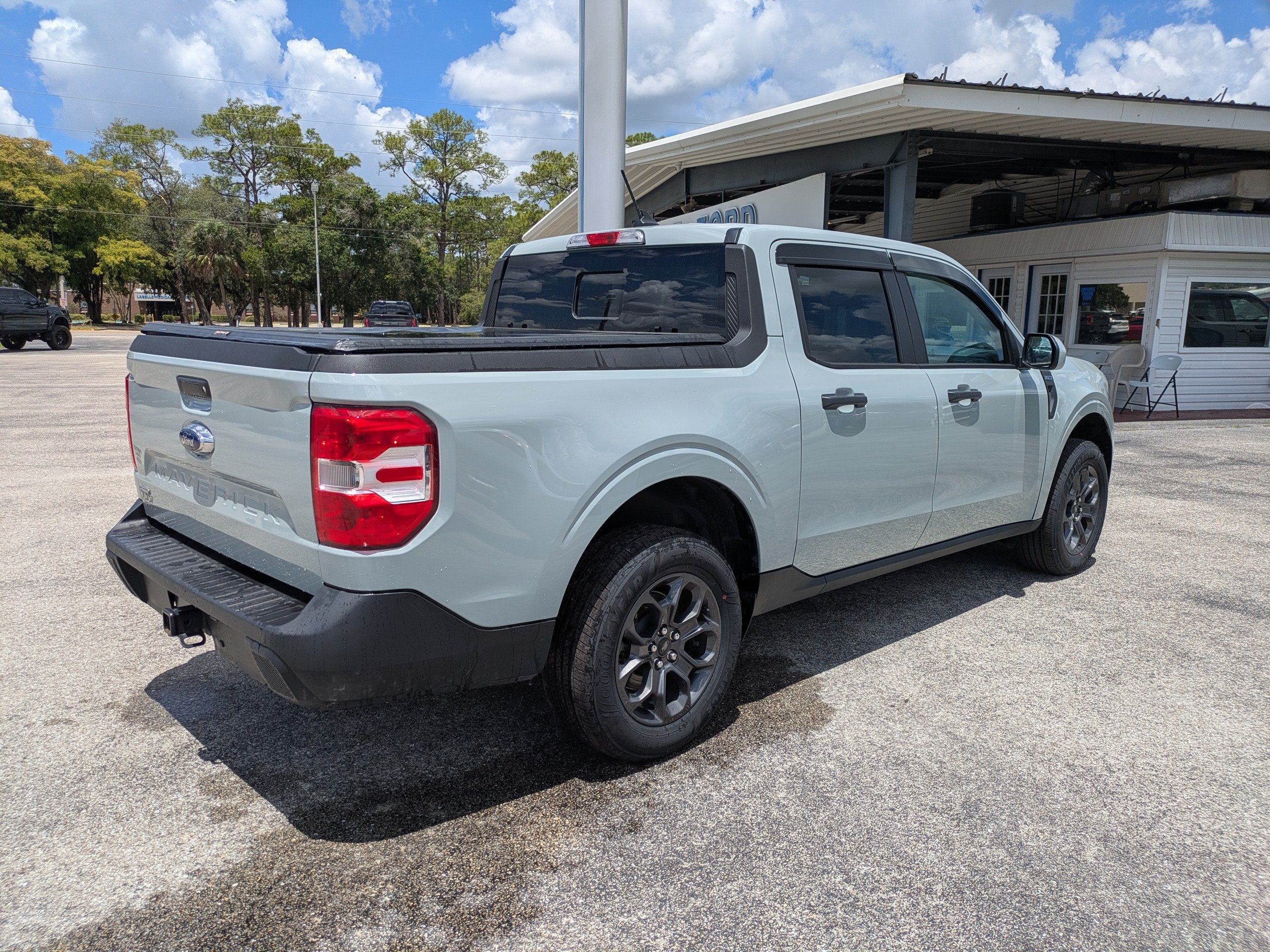 Certified 2023 Ford Maverick XLT w/ XLT Luxury Package FWD image 4