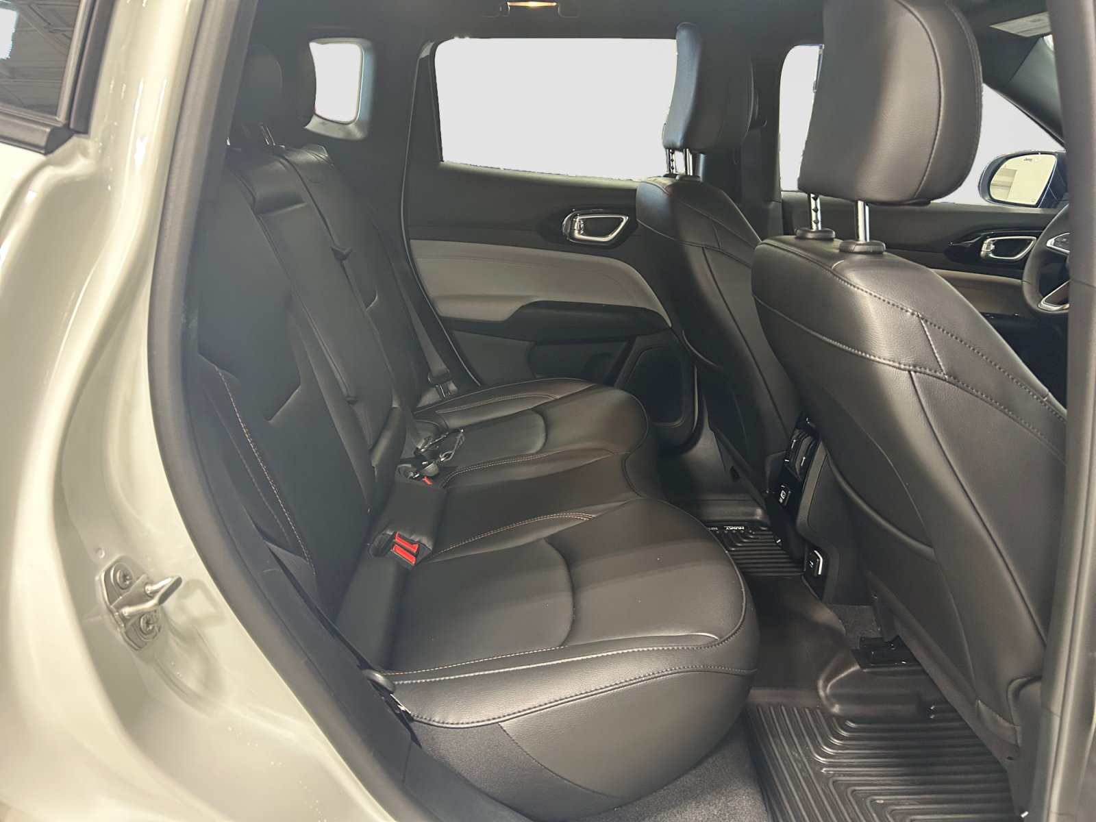Used 2024 Jeep Compass Limited AWD/4WD image 25