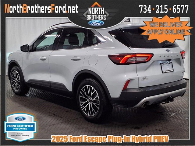 Certified 2025 Ford Escape SE w/ Class II Trailer Tow Package image 2