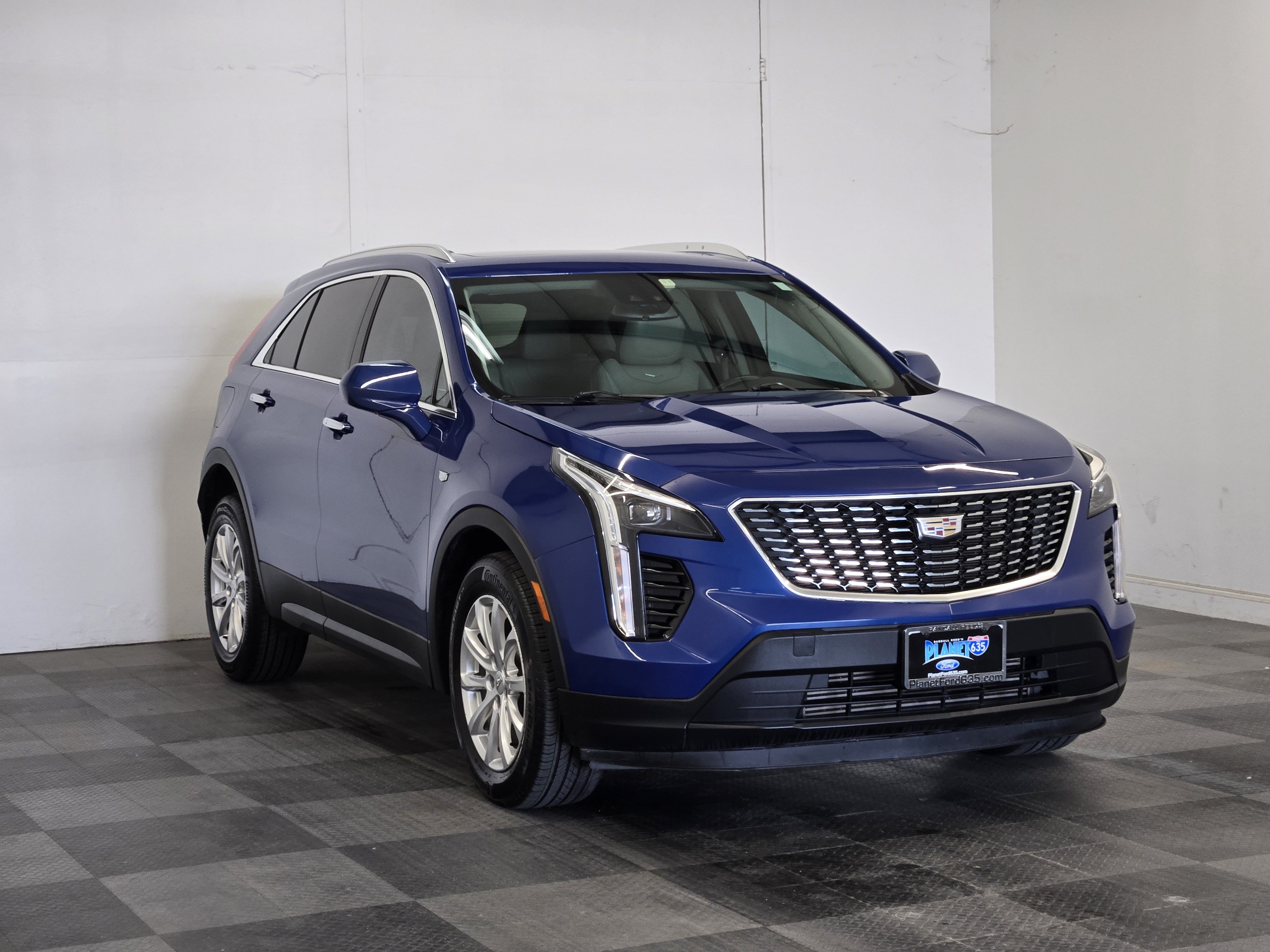 Used 2023 Cadillac XT4 Luxury w/ Cold Weather Package FWD video 2