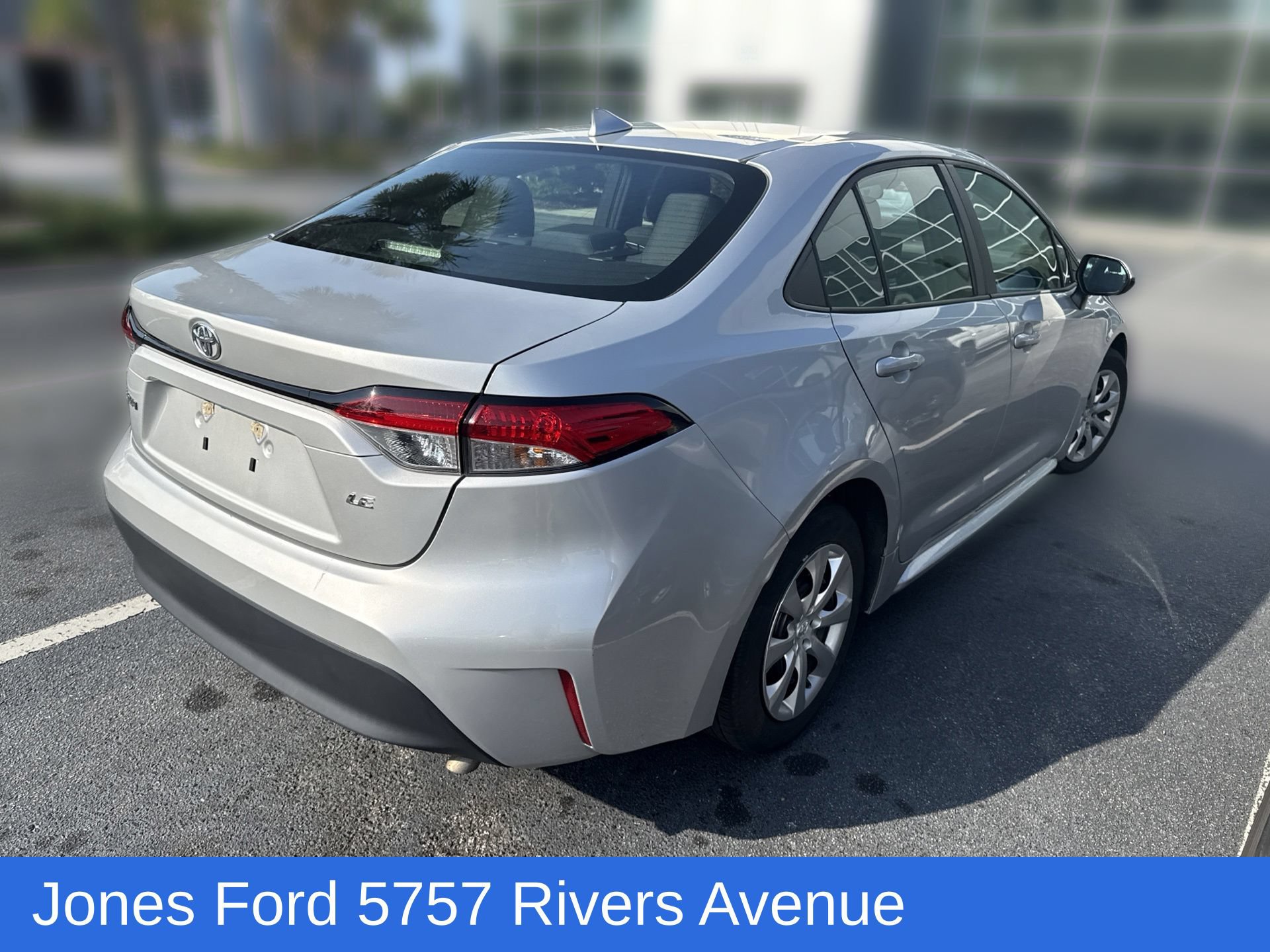 Used 2024 Toyota Corolla LE FWD image 3