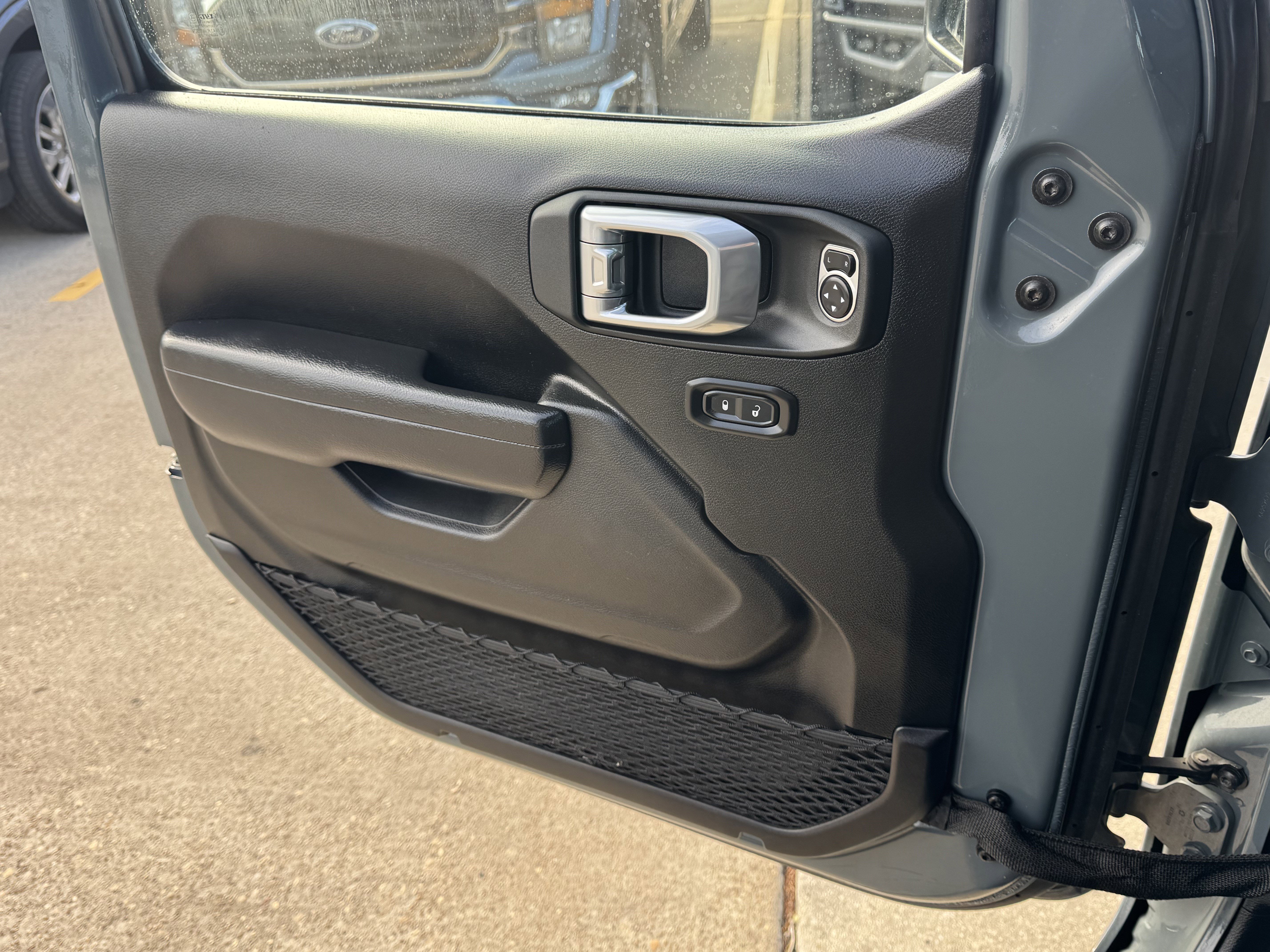 Used 2025 Jeep Wrangler Sport S image 24