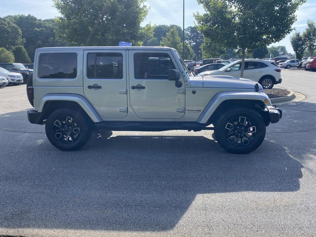 Used 2018 Jeep Wrangler Unlimited Sahara AWD/4WD image 2