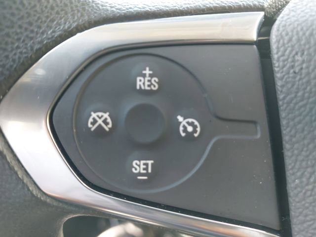 Used 2021 Chevrolet Traverse LS image 17