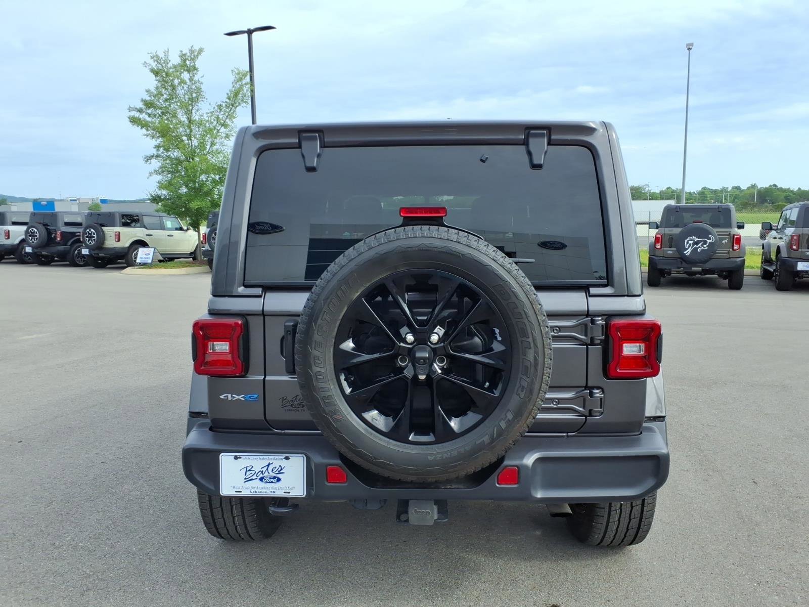 Used 2021 Jeep Wrangler Unlimited Sahara w/ Cold Weather Group AWD/4WD image 4