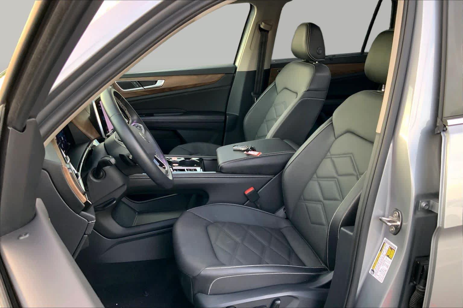 Used 2026 Volkswagen Atlas SE FWD image 7