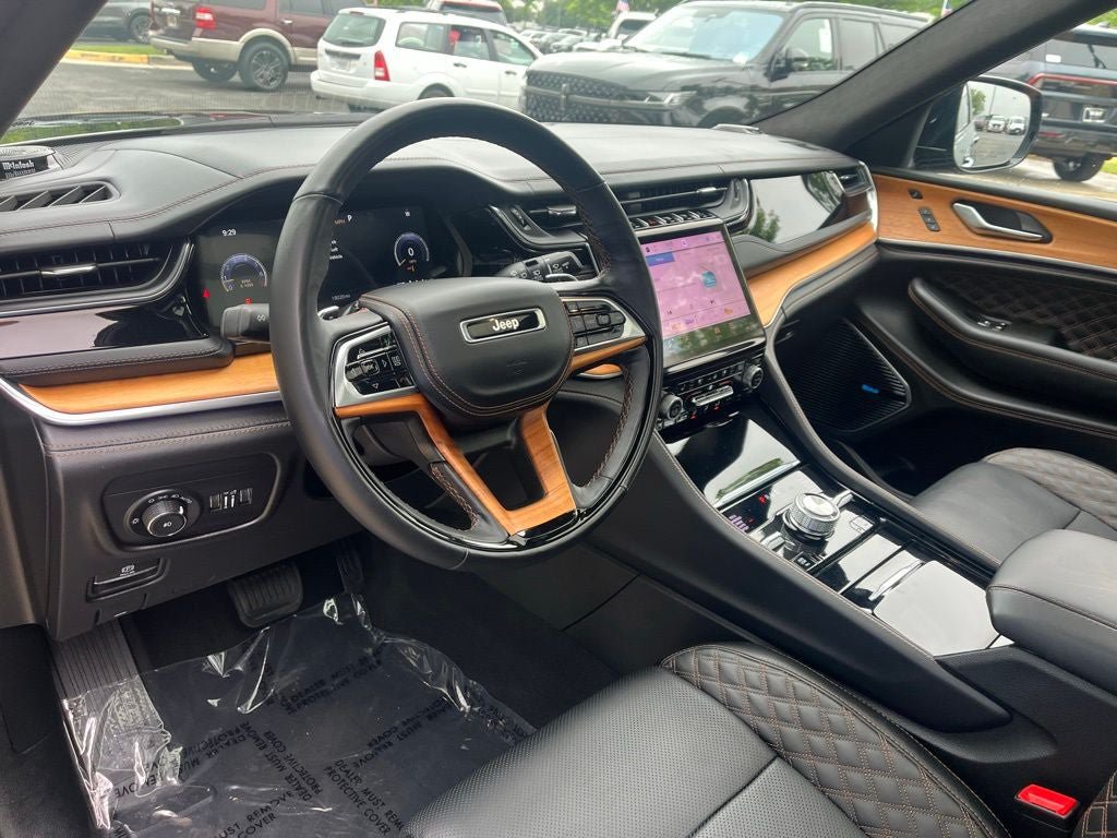 Used 2025 Jeep Grand Cherokee L Summit AWD/4WD image 28