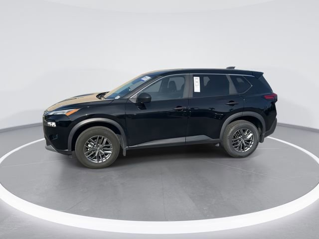 Used 2023 Nissan Rogue S AWD/4WD image 2