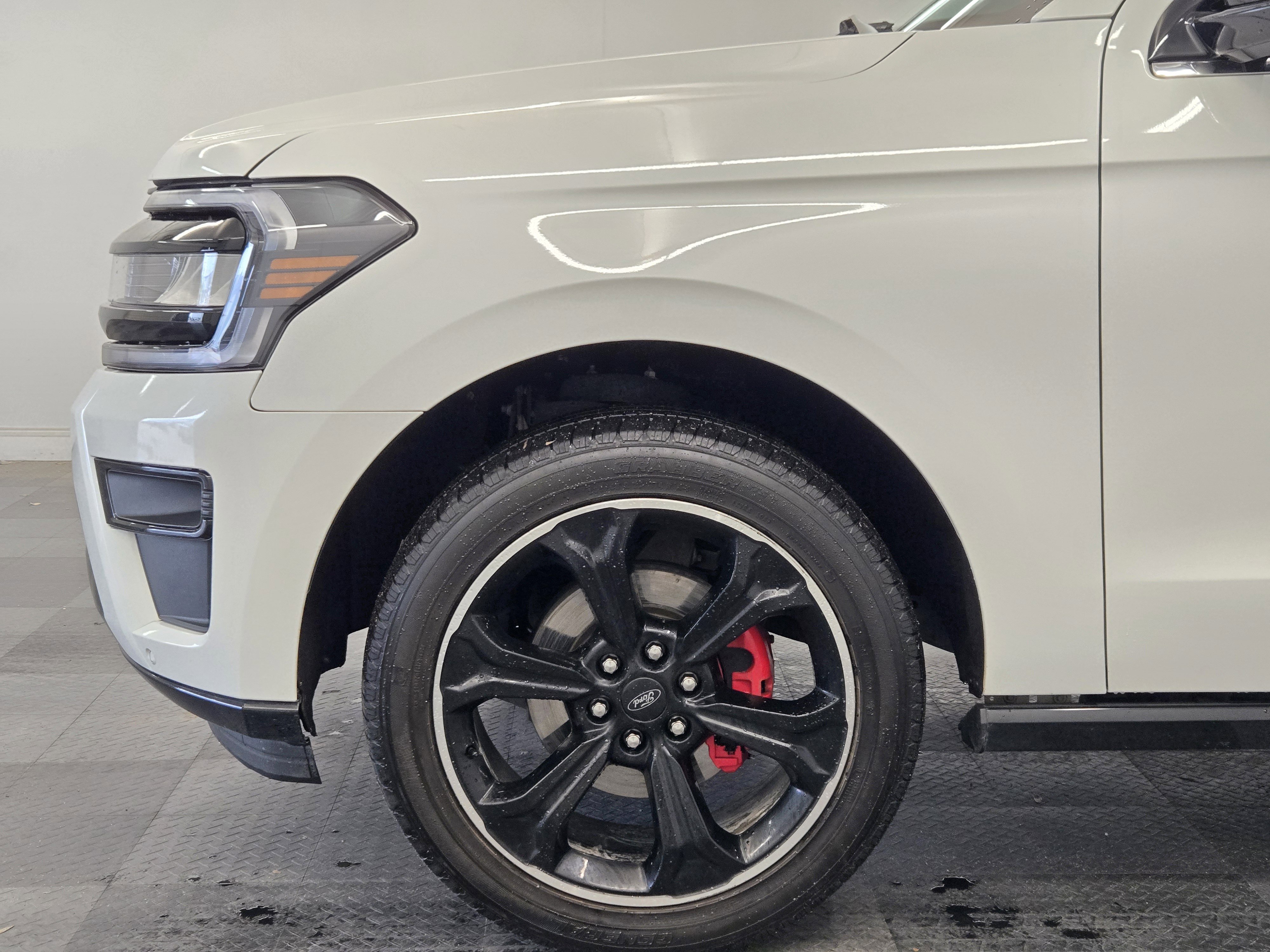 Certified 2024 Ford Expedition Limited AWD/4WD image 9
