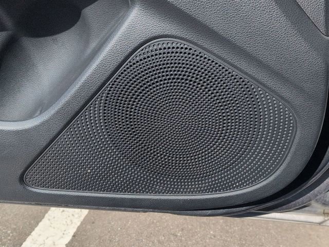 Used 2025 Genesis G70 2.5T image 9