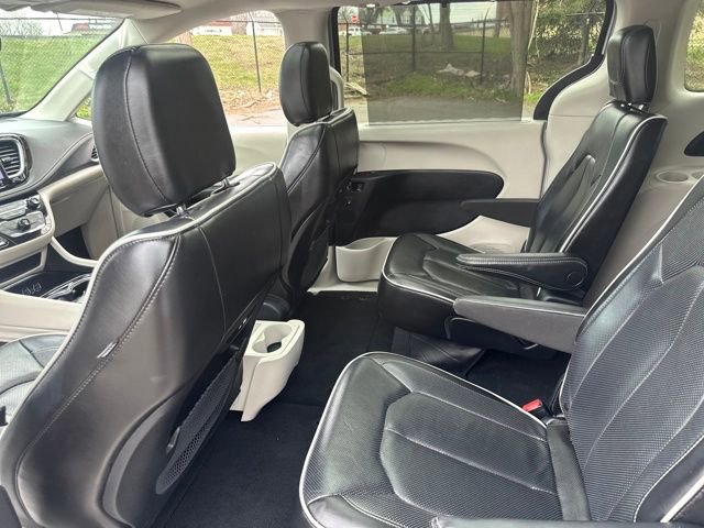 Used 2023 Chrysler Pacifica Limited FWD image 33
