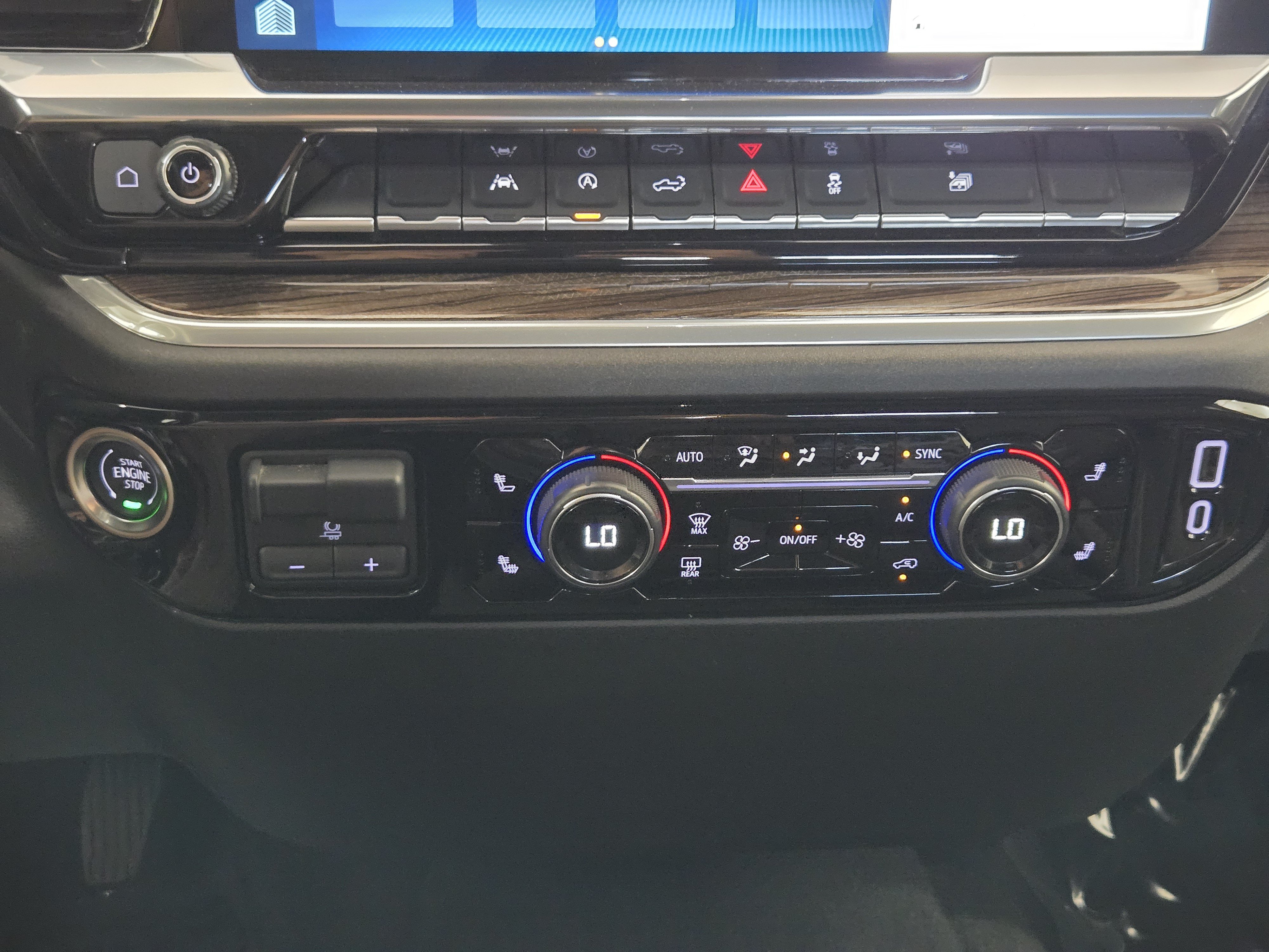 Used 2025 Chevrolet Silverado 1500 LT AWD/4WD image 18