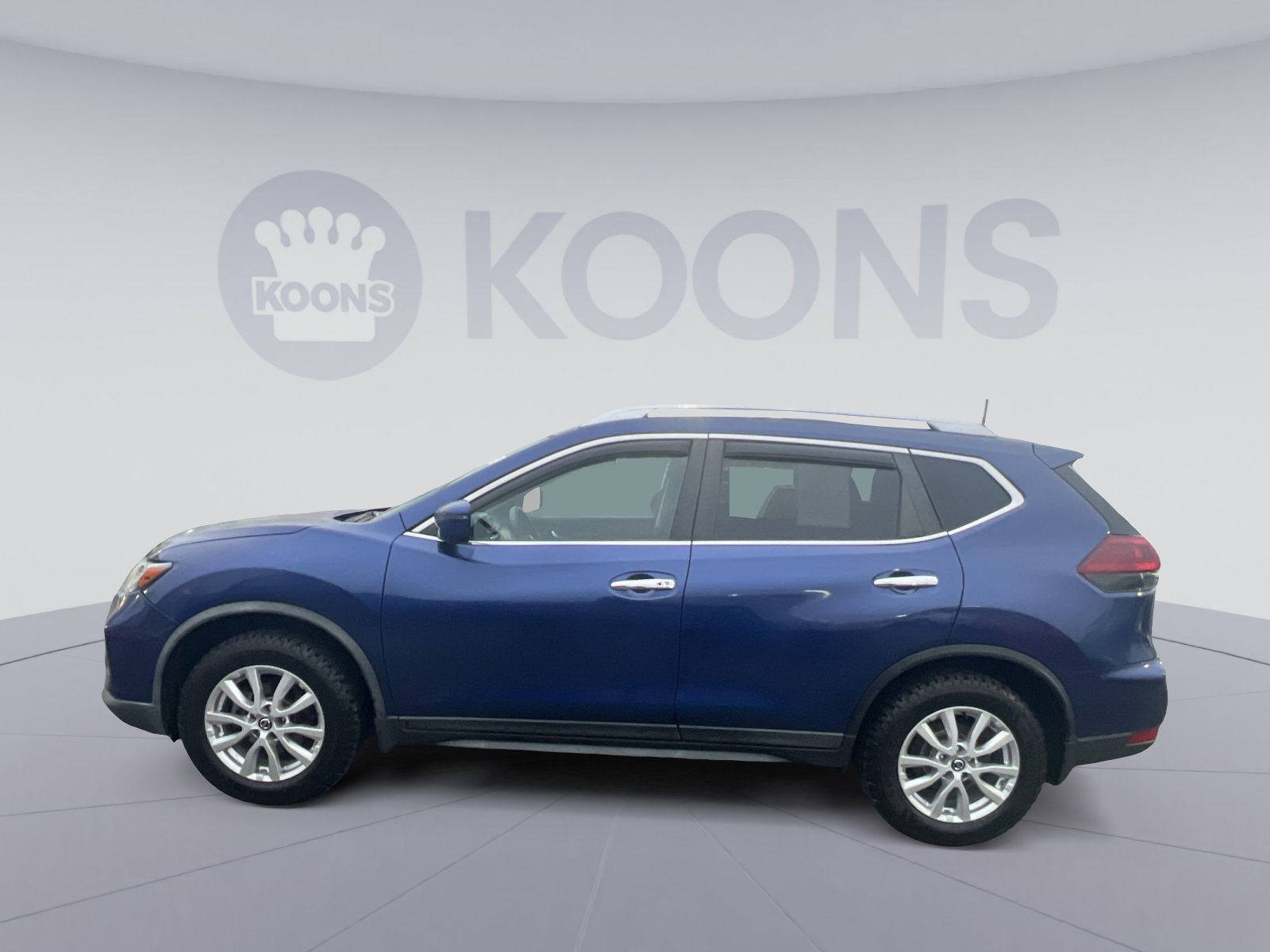 Used 2018 Nissan Rogue SV w/ Premium Package image 2
