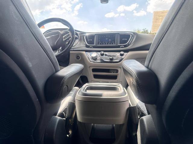 Used 2020 Chrysler Pacifica Touring-L FWD image 15
