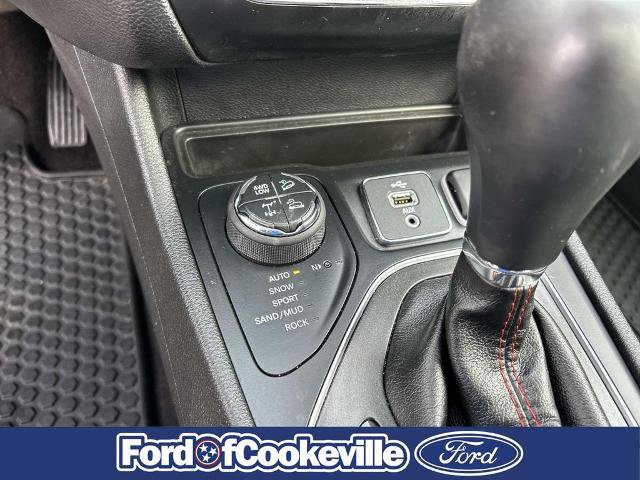 Used 2019 Jeep Cherokee Trailhawk AWD/4WD image 34