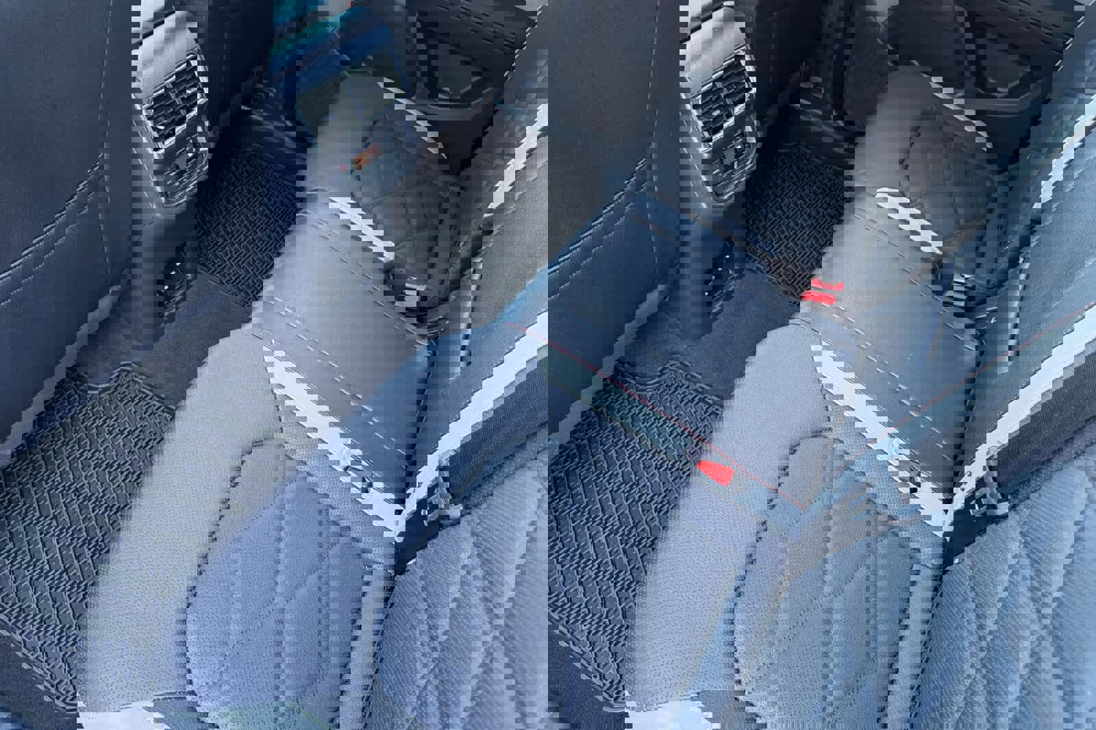 Used 2025 Volkswagen Atlas Peak Edition SE image 10