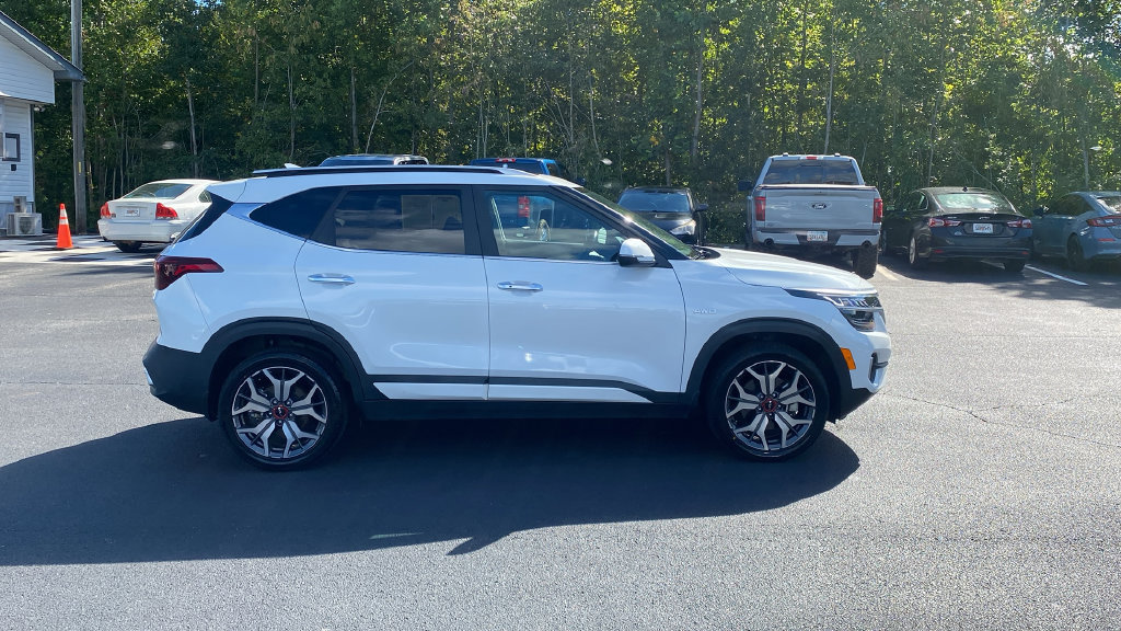 Used 2022 Kia Seltos SX w/ Sunroof Package AWD/4WD image 4