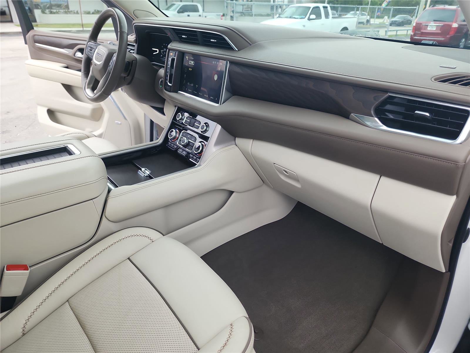 Used 2022 GMC Yukon XL Denali image 28