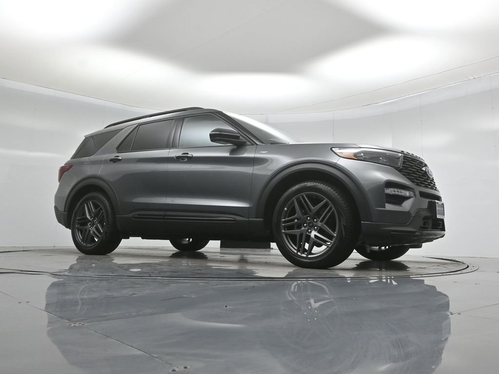 Certified 2024 Ford Explorer ST-Line w/ Class IV Trailer Tow Package RWD image 3