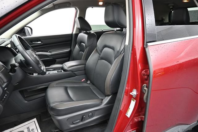 Used 2022 Nissan Pathfinder SL AWD/4WD image 11