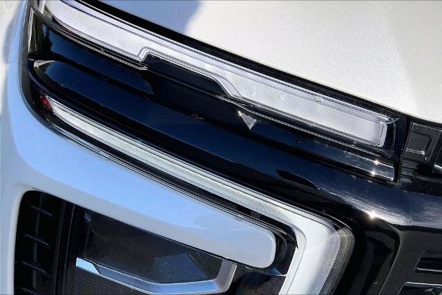 Used 2025 Chevrolet Suburban High Country RWD image 28