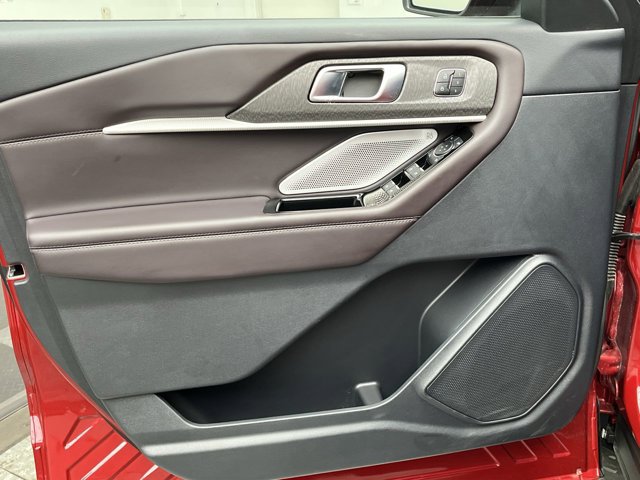 Certified 2025 Ford Explorer Platinum AWD/4WD image 10
