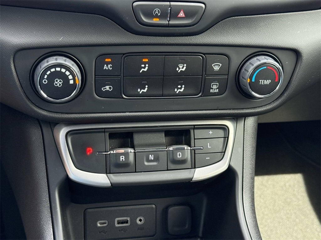 Used 2024 GMC Terrain SLE image 17